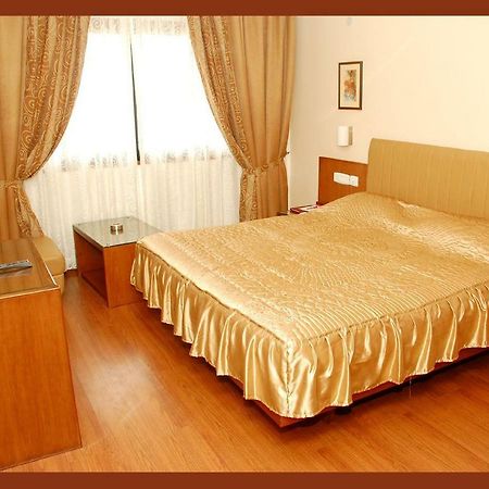 Hotel Deepa Comforts Mangalore Bagian luar foto