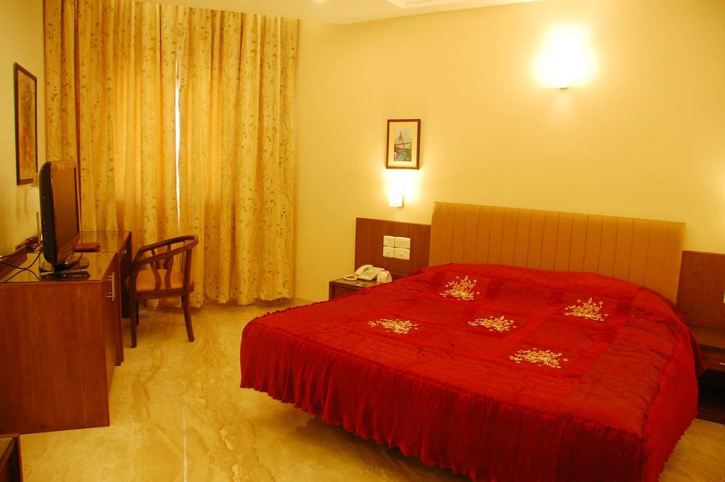 Hotel Deepa Comforts Mangalore Bagian luar foto