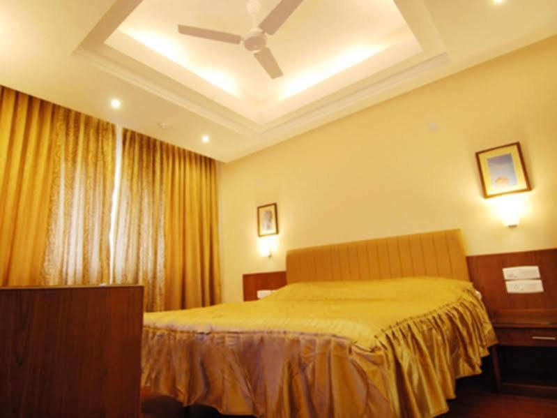 Hotel Deepa Comforts Mangalore Bagian luar foto